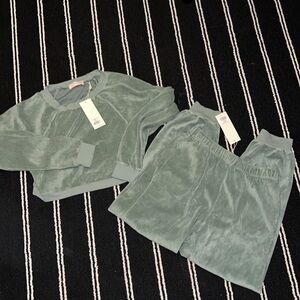 Suzie Kondi Cotswold Cropped Crew + Pocket Pants Set in Velour